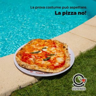 🍕💦 Dieta da spiaggia? Anche no.
Qui l’unico addominale che ci interessa… è quello che regge la pizza sul bordo piscina.
La prova costume può aspettare. La pizza, no. 😂
Ogni trancio è un tuffo nel gusto!
💦 Tagga chi dovrebbe essere qui con te… e prenota il tuo angolo di paradiso con vista forno a legna.
Per informazioni & consegne a domicilio:
📞 081 1953 3039 / 📲 +39 333 308 8474
🚚 Delivery con 𝗝𝘂𝘀𝘁 𝗘𝗮𝘁 𝗲 𝗔𝘃𝘃𝗼𝗼𝗹𝗼.
➖➖➖➖➖➖➖➖➖➖
#pizzeriAtuttoRuoto
#stayruoto #Poggiomarino #AtuttoRuotoPizzeria #PizzaPerTutti #pizzanelruoto #PizzeriaDeccellenza #laverapizzanelruoto