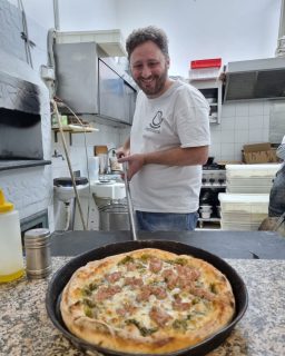 LA VERA PIZZA NEL RUOTO,

COTTA NEL FORNO A LEGNA.

🍕PIZZERIA A TUTTO RUOTO 
📍VIA ROMA 44 POGGIOMARINO